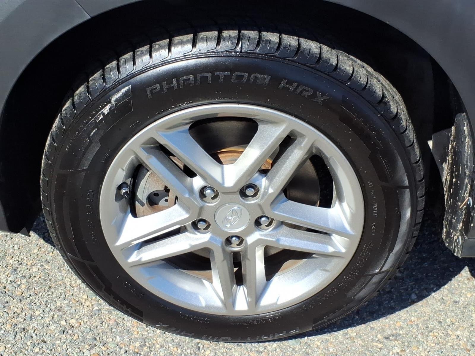 Used 2019 Chalk White Hyundai SE image 5
