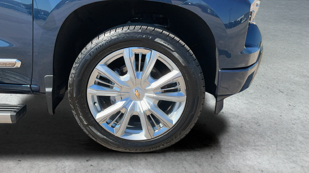 Used 2022 Blue Chevrolet High Country image 24
