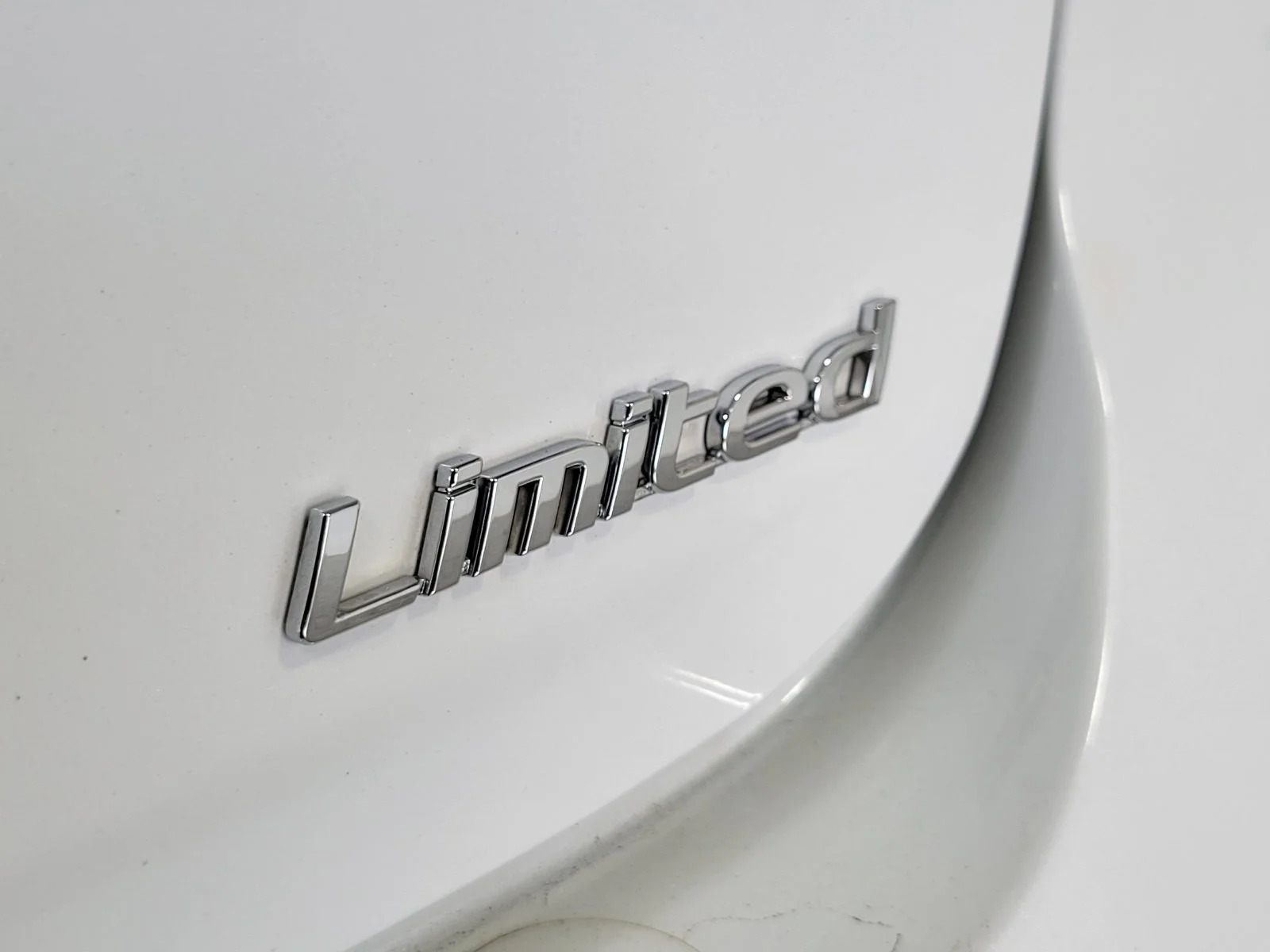 Used 2018 White Hyundai Limited image 30