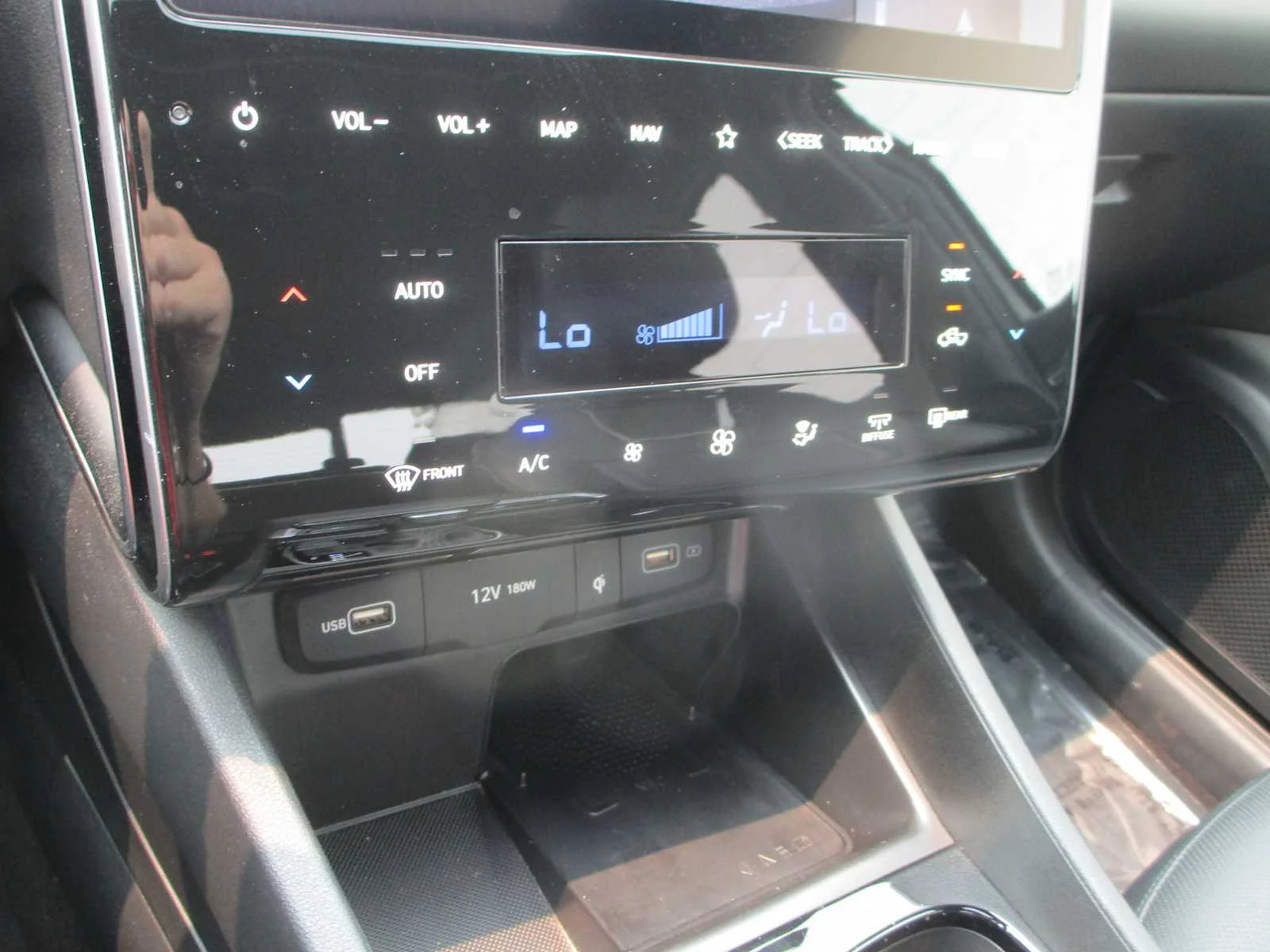 Used 2024 Hampton Gray Hyundai Limited image 22