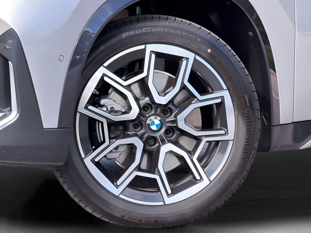 New 2026 Space Silver Metallic BMW xDrive28i image 27
