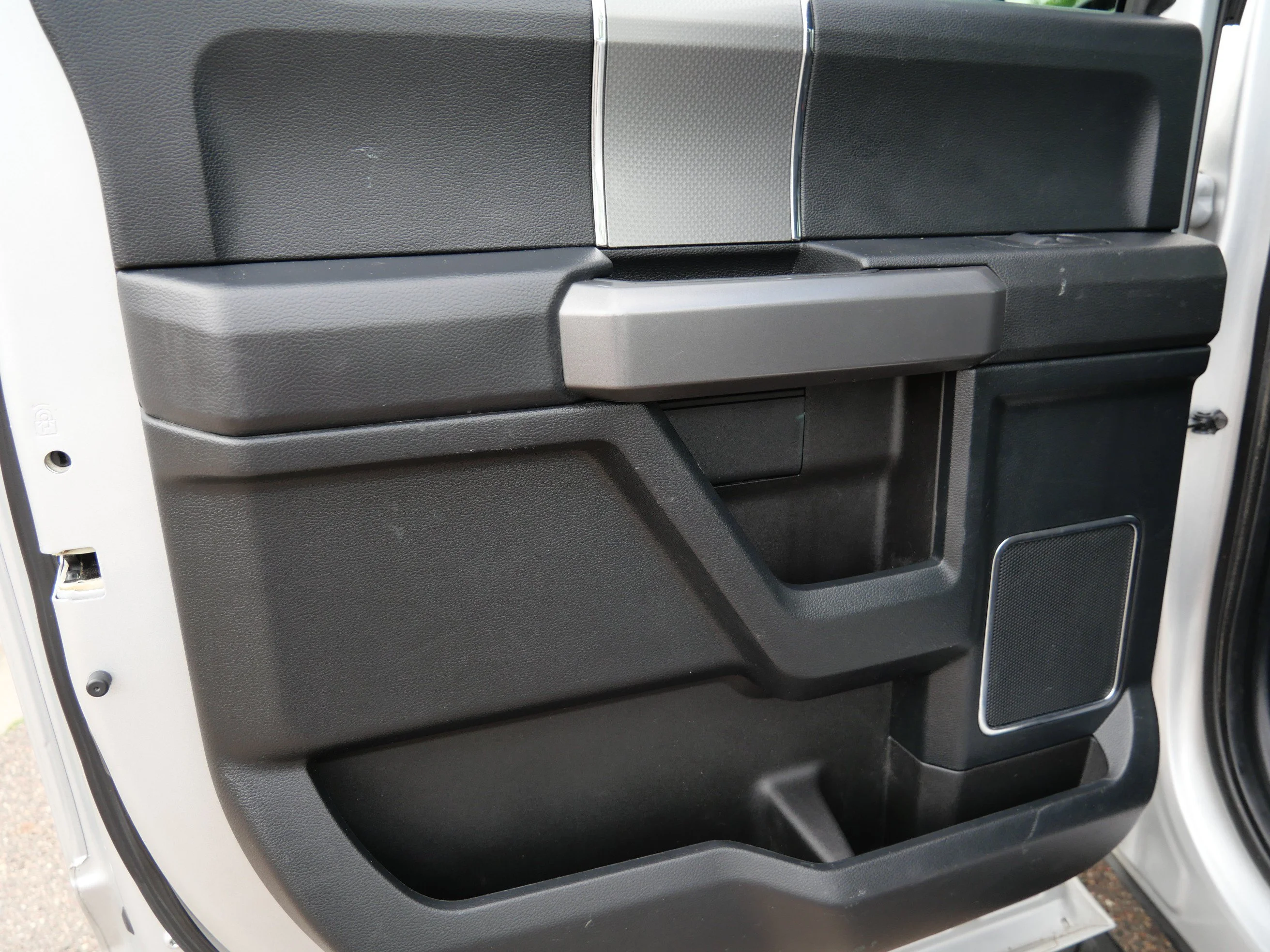 Used 2016 Ingot Silver Metallic Ford XLT 4WD SuperCrew 145 image 14