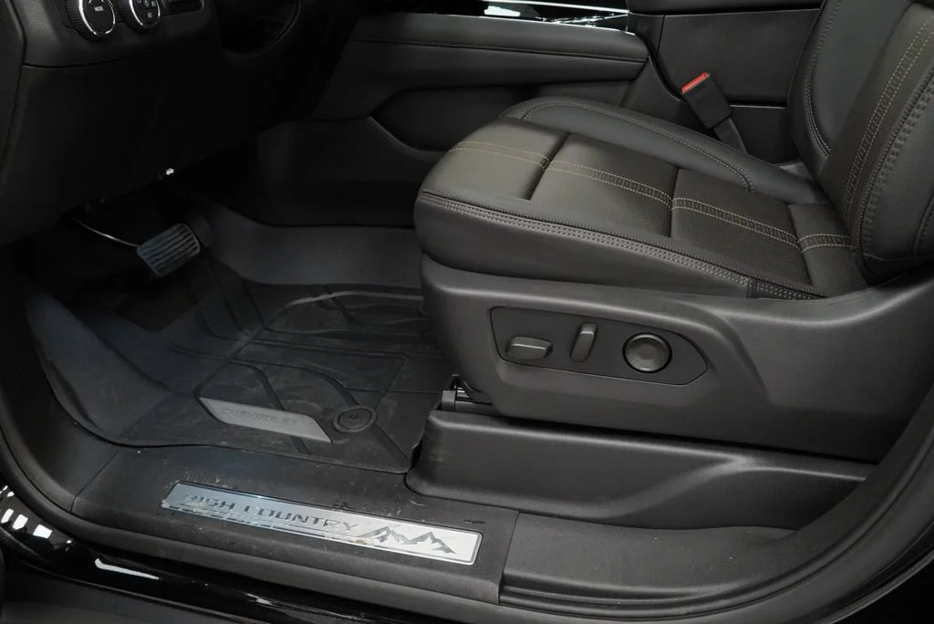 New 2026 Black Chevrolet High Country image 27