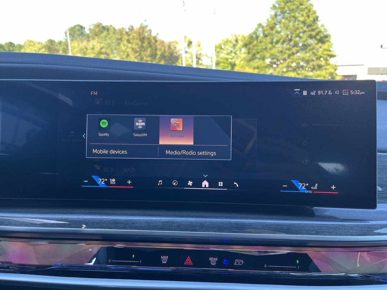 2025 BMW i7 50 - Photo 24