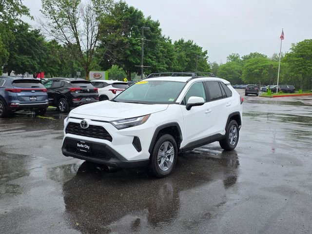 Used 2025 White Toyota XLE image 4