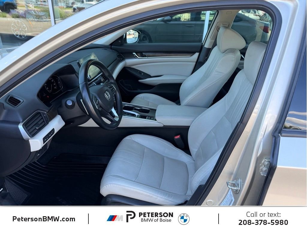 Used 2018  Honda Touring image 11
