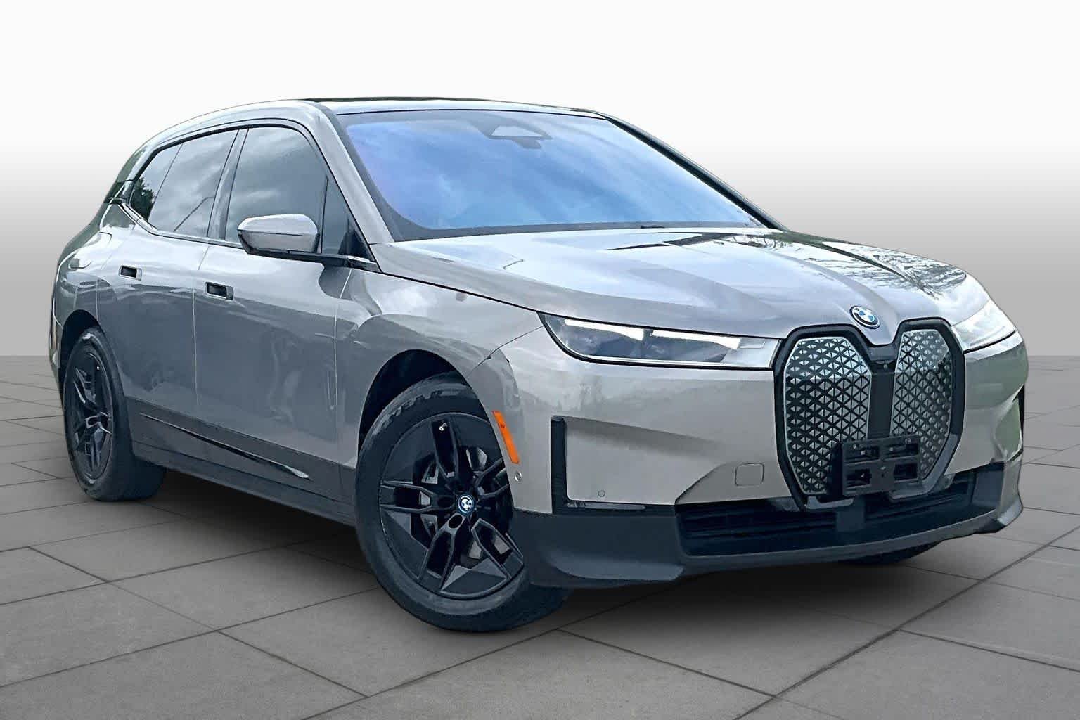 Used 2024 Oxide Grey Metallic BMW xDrive50 image 2