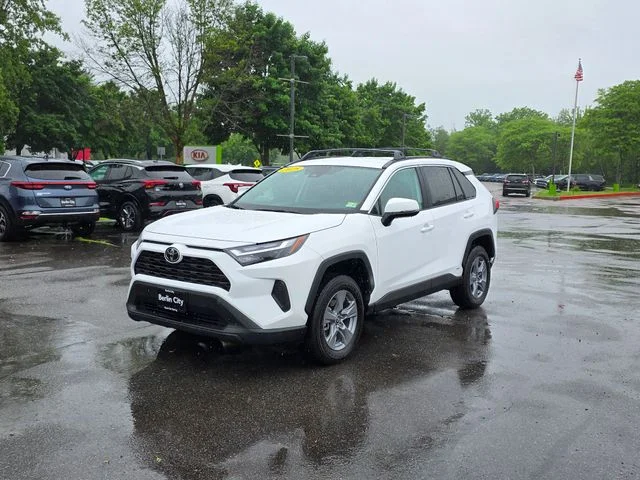 Used 2025 Ice Toyota XLE image 4