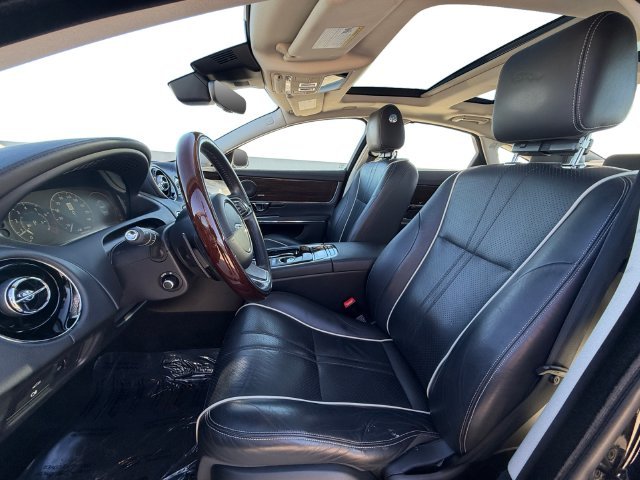 Used 2019 Santorini Black Metallic Jaguar R-Sport image 10