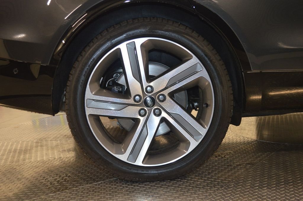 Used 2025 Gray Land Rover Metropolitan Edition image 13