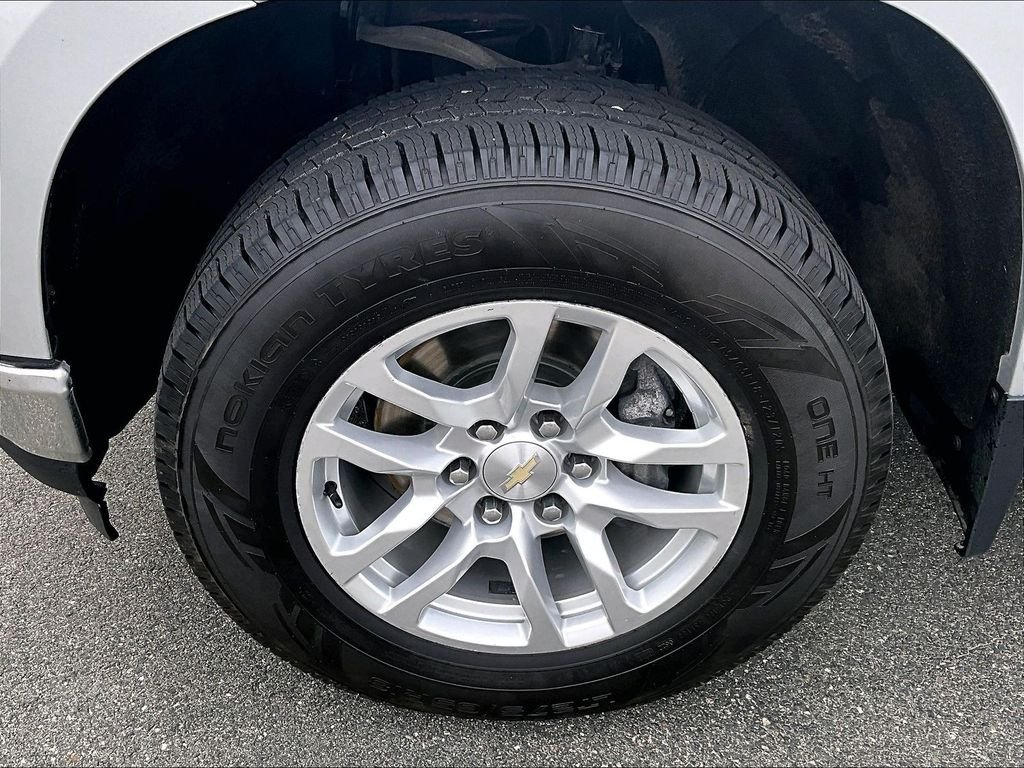 Used 2021 Silver Ice Metallic Chevrolet LT image 7