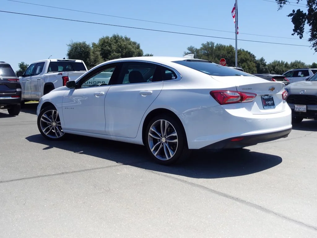 Used 2024 Summit White Chevrolet LT image 9
