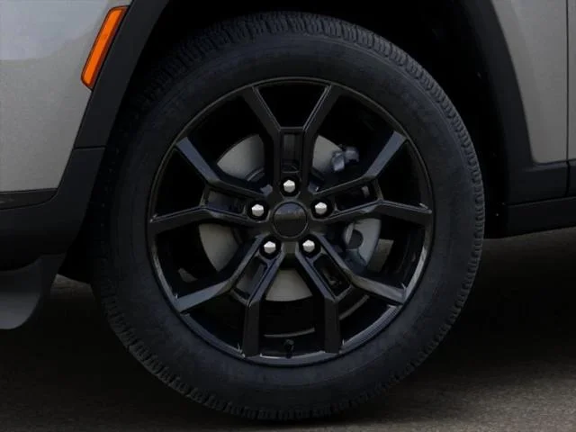 New 2025 Silver Zynith Exterior Paint Jeep Limited image 4