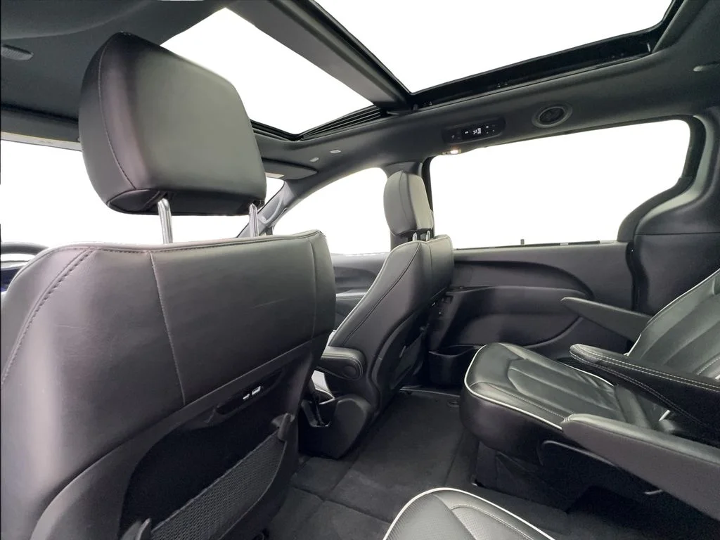 Used 2025 Black Chrysler Limited image 24