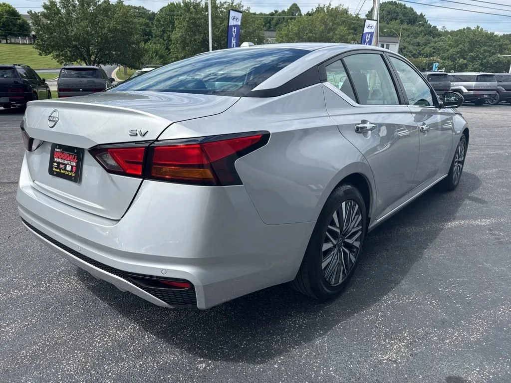 Used 2024 Silver Nissan 2.5 SV image 6