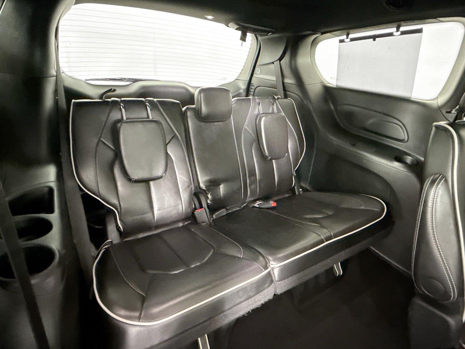 Used 2025 Diamond Black Crystal Pearlcoat Chrysler Limited image 43