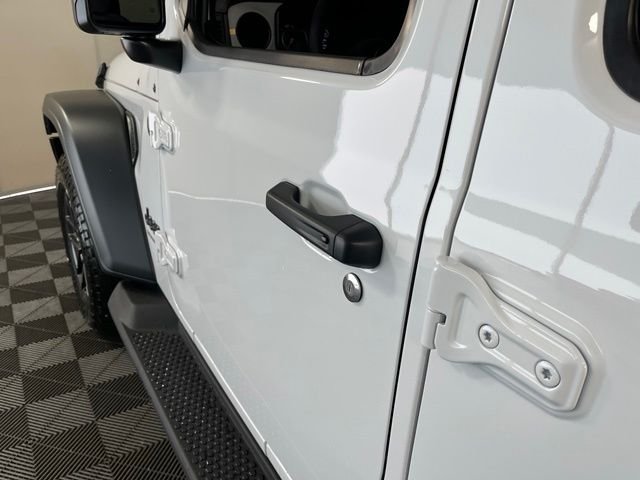 Used 2026 White Jeep Sport S image 13