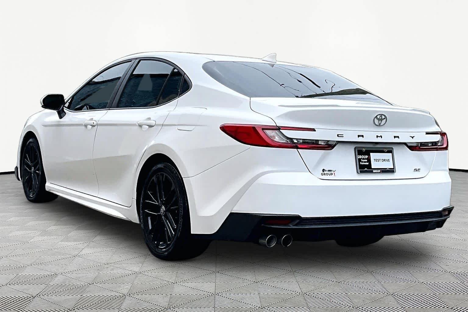 Used 2025 Ice Cap Toyota SE image 12