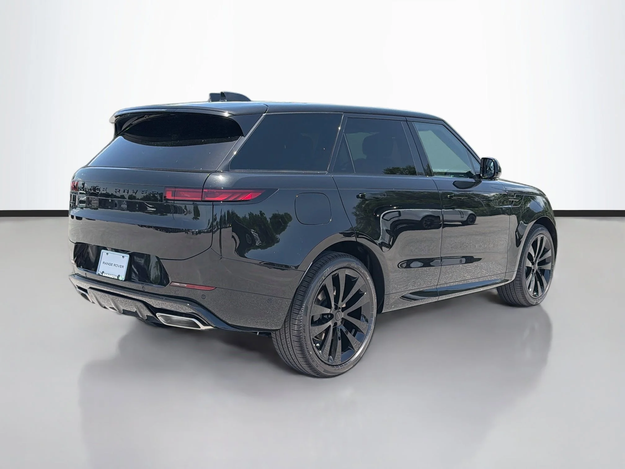 New 2026 Santorini Black Land Rover Dynamic SE image 5
