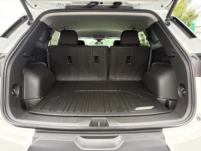 New 2026 Summit White Chevrolet 2LT image 8