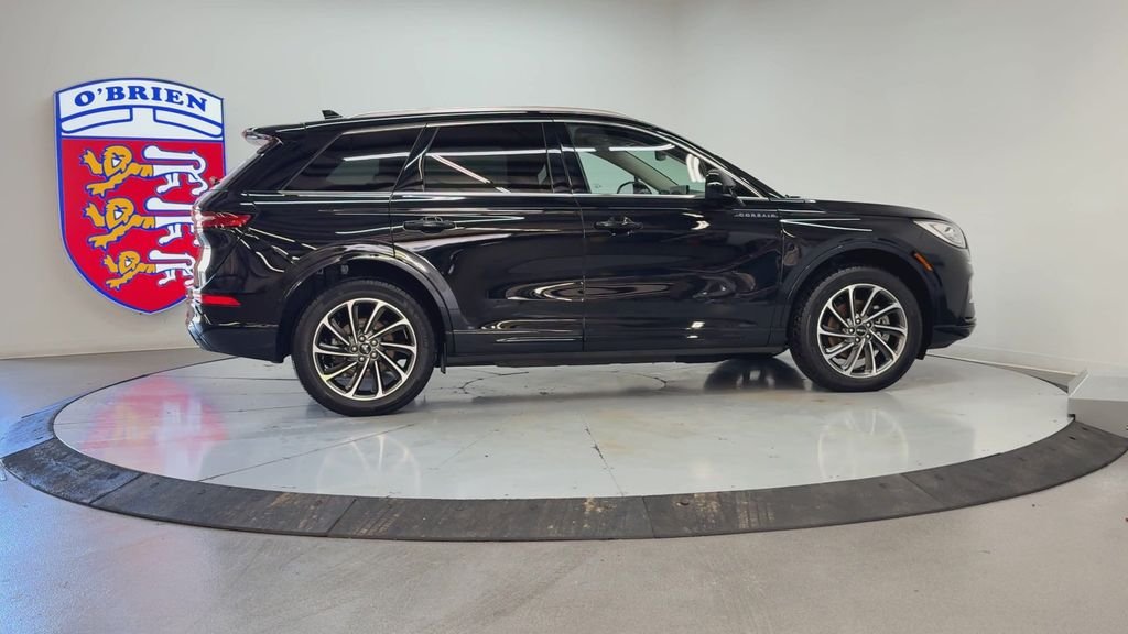 Used 2024 Black Metallic Lincoln Grand Touring image 4