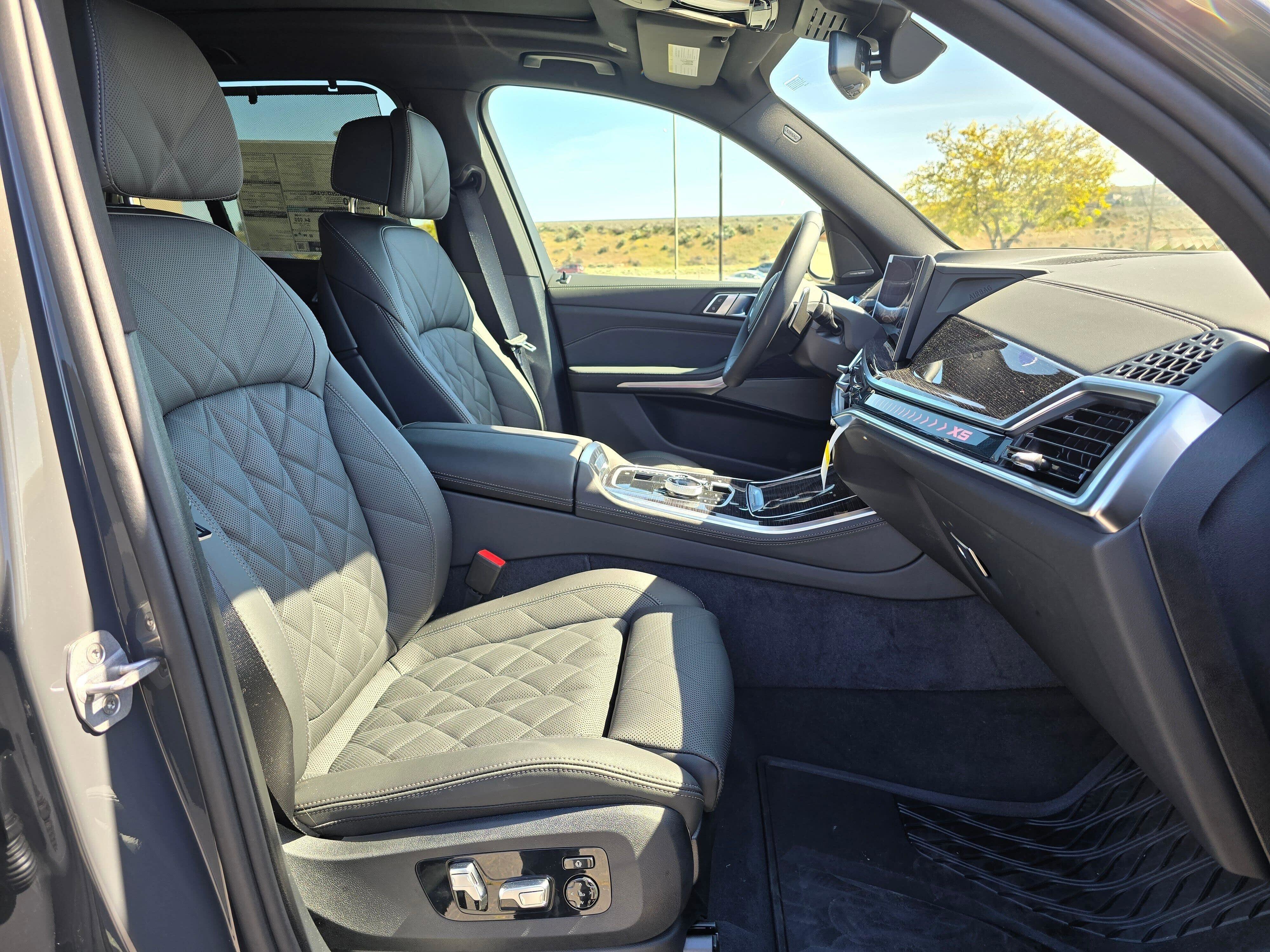 New 2026 Dravit Grey Metallic BMW xDrive40i image 15
