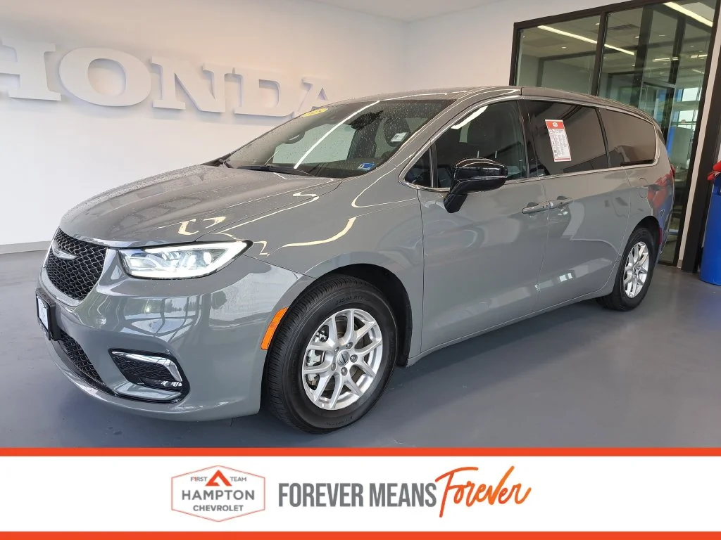 2025 Chrysler Pacifica Select