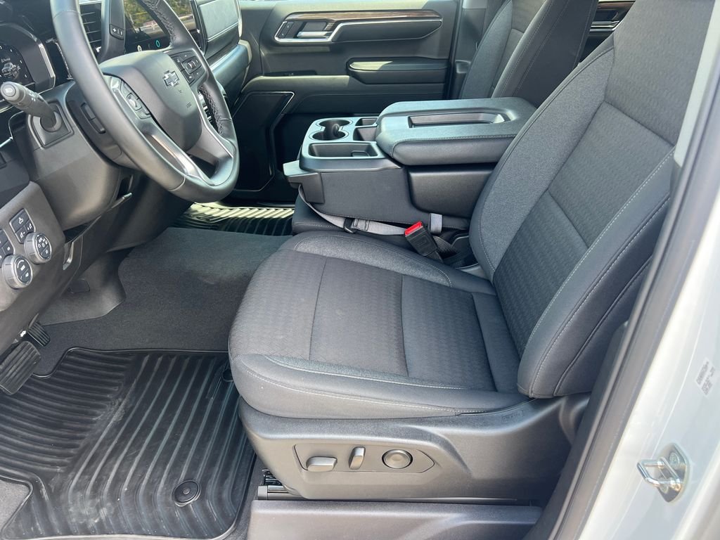 Used 2024 White Chevrolet RST image 9