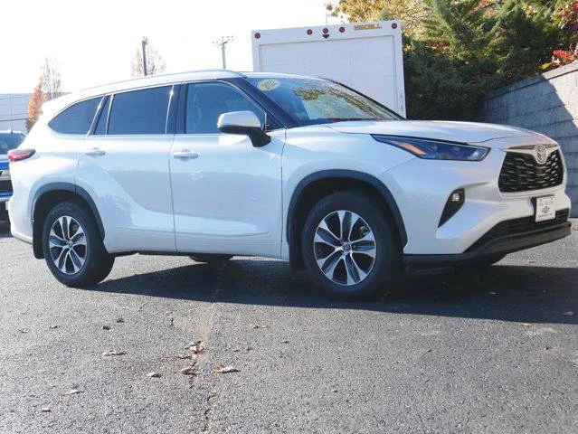 2022 Toyota Highlander XLE - Photo 10