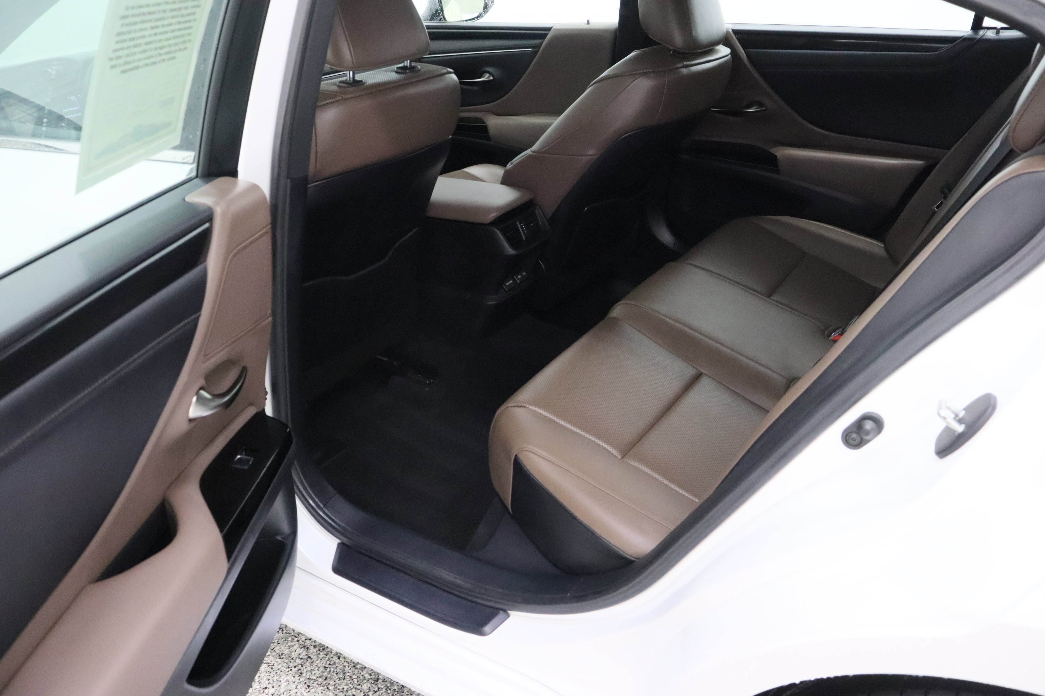 Used 2024 Eminent White Pearl Lexus ES 350 3.5L image 28