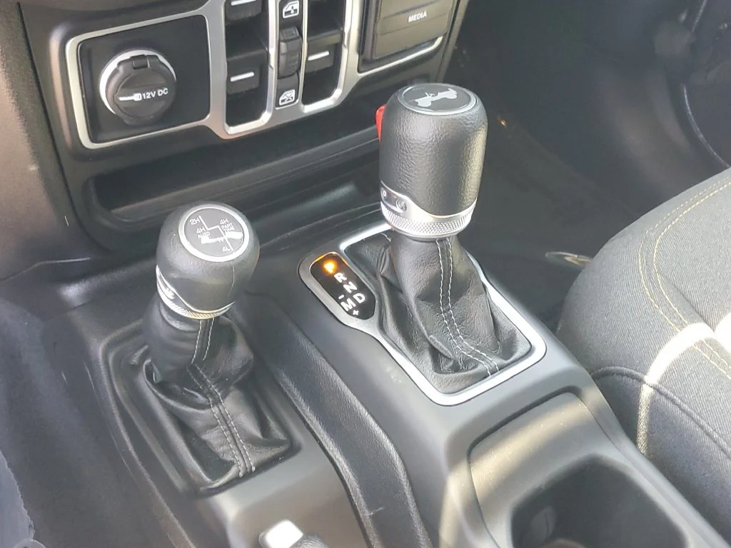 Used 2025 Gray Jeep Sahara 4xe image 21