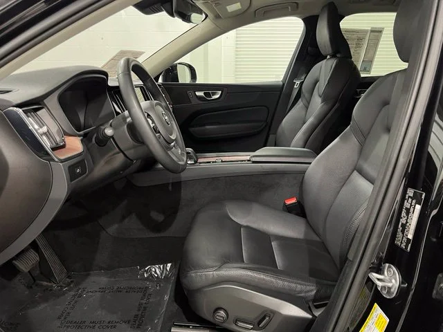 Used 2024 Onyx Black Volvo Plus image 9
