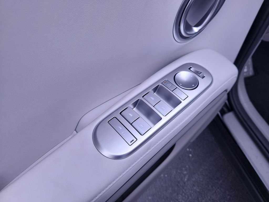 New 2026 Black Hyundai SE image 13