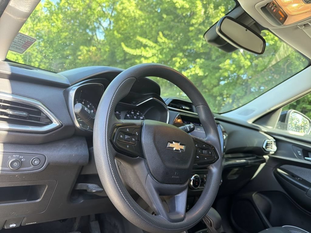 Used 2021 MOSAIC BLACK METALLIC Chevrolet LT image 10