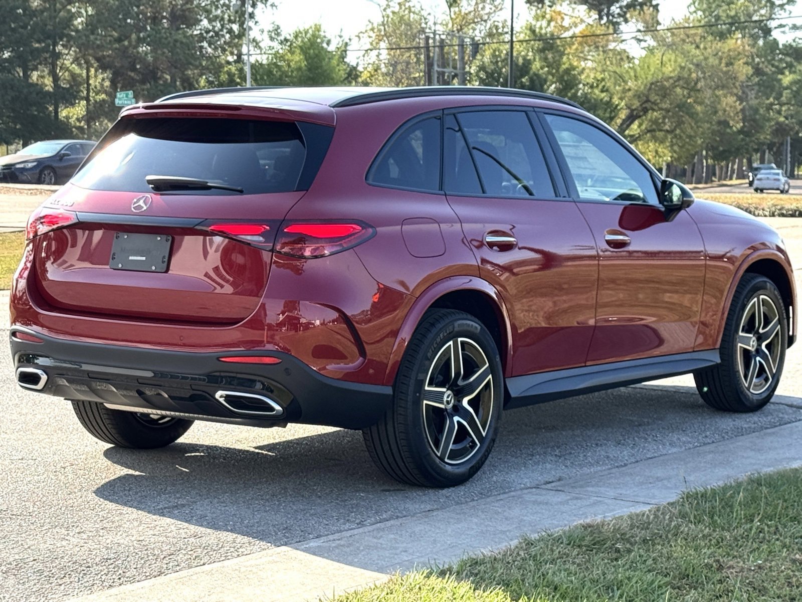 New 2026 MANUFAKTUR Patagonia Red Metallic Mercedes-Benz GLC 300 image 27