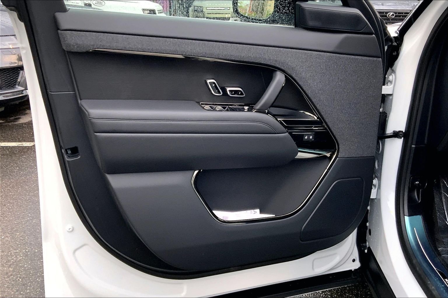New 2026 Fuji White Land Rover Dynamic SE image 10
