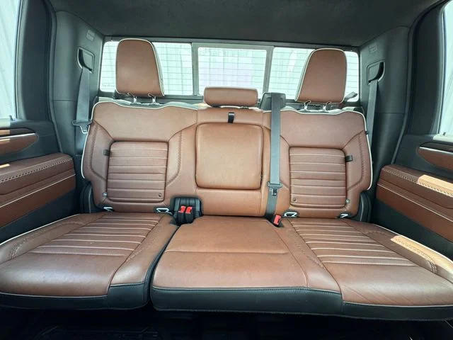 Used 2024 White Frost Tricoat GMC Denali Ultimate image 7