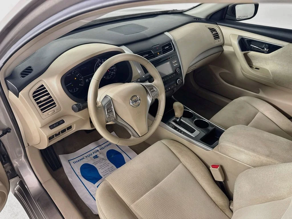Used 2013 Beige Nissan 2.5 SV image 9