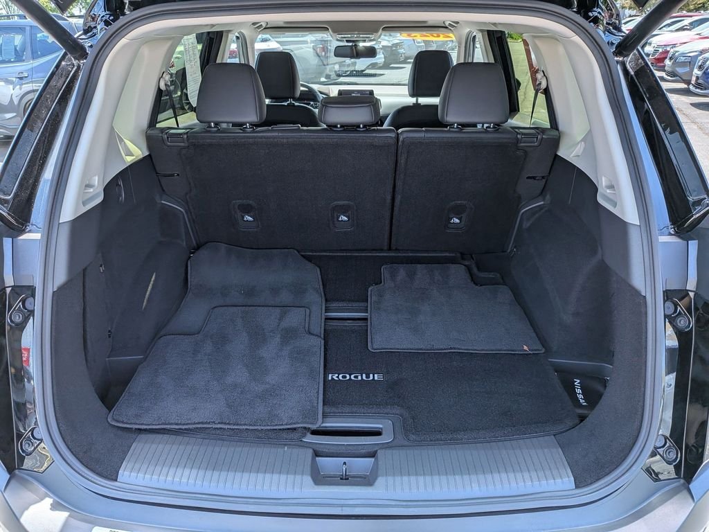 Certified Used 2023 Super Black Nissan SL image 10