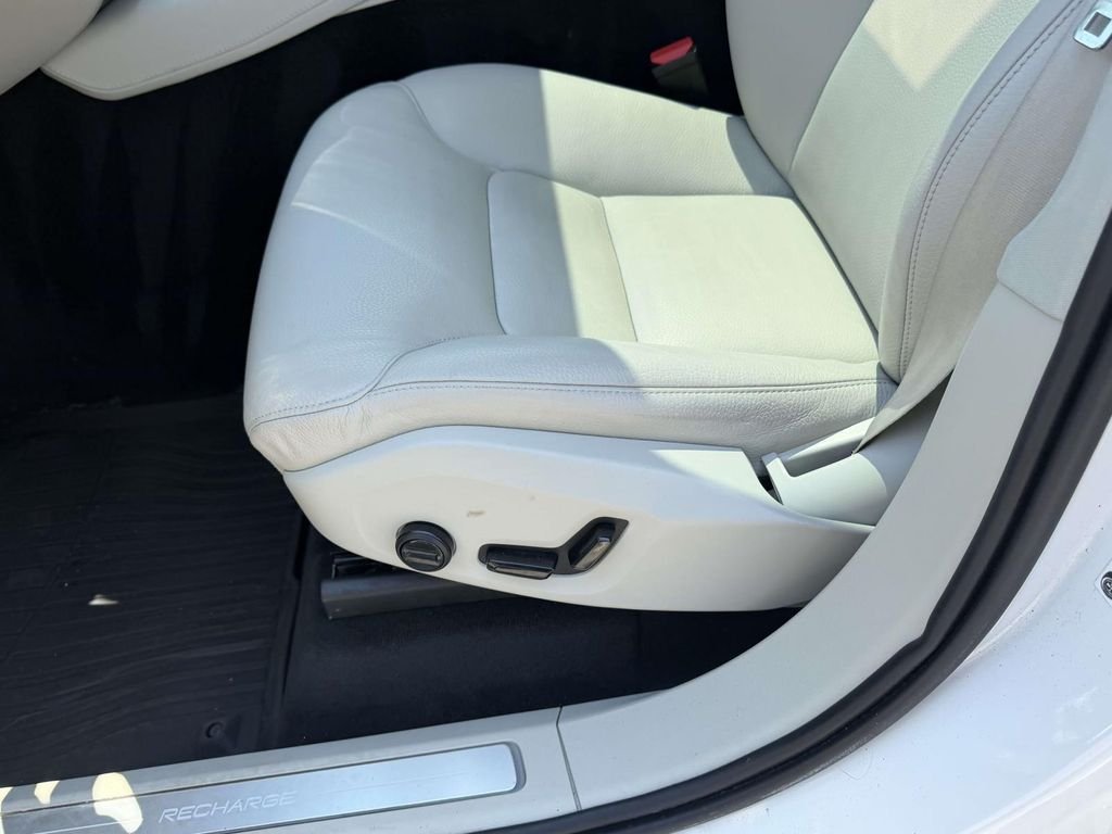 Used 2024 White Volvo T8 Plus Bright Theme 7 Passenger image 17