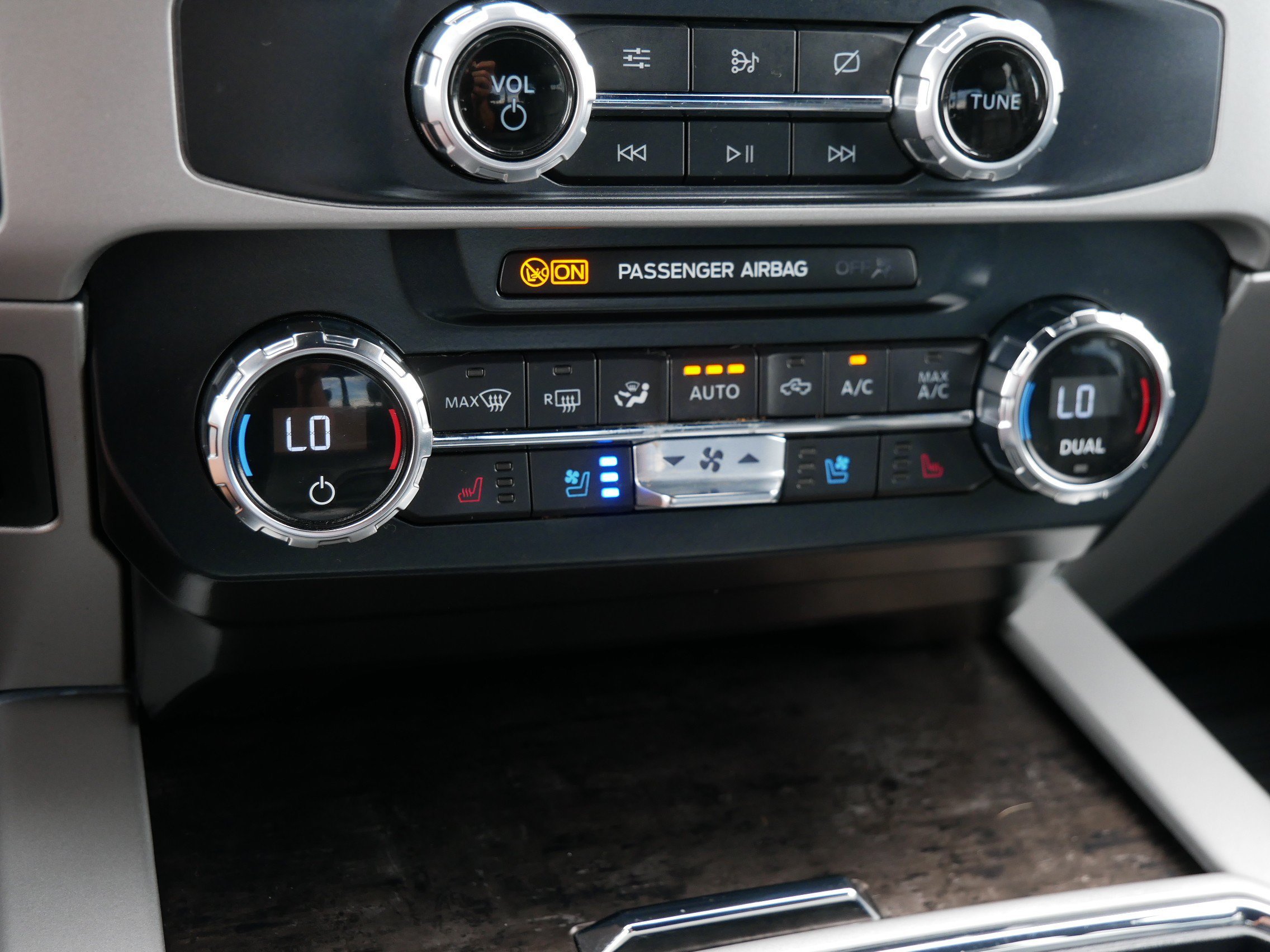 Used 2022 Red Ford LARIAT image 23