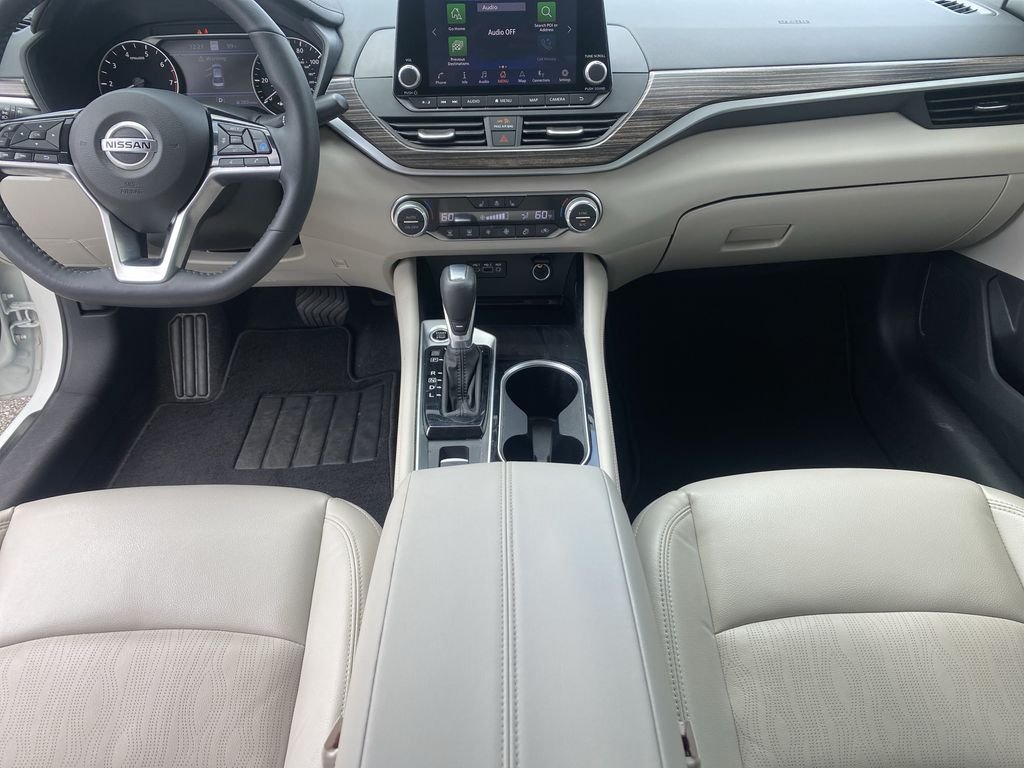 Used 2022 Pearl White Tricoat Nissan 2.5 SL image 15