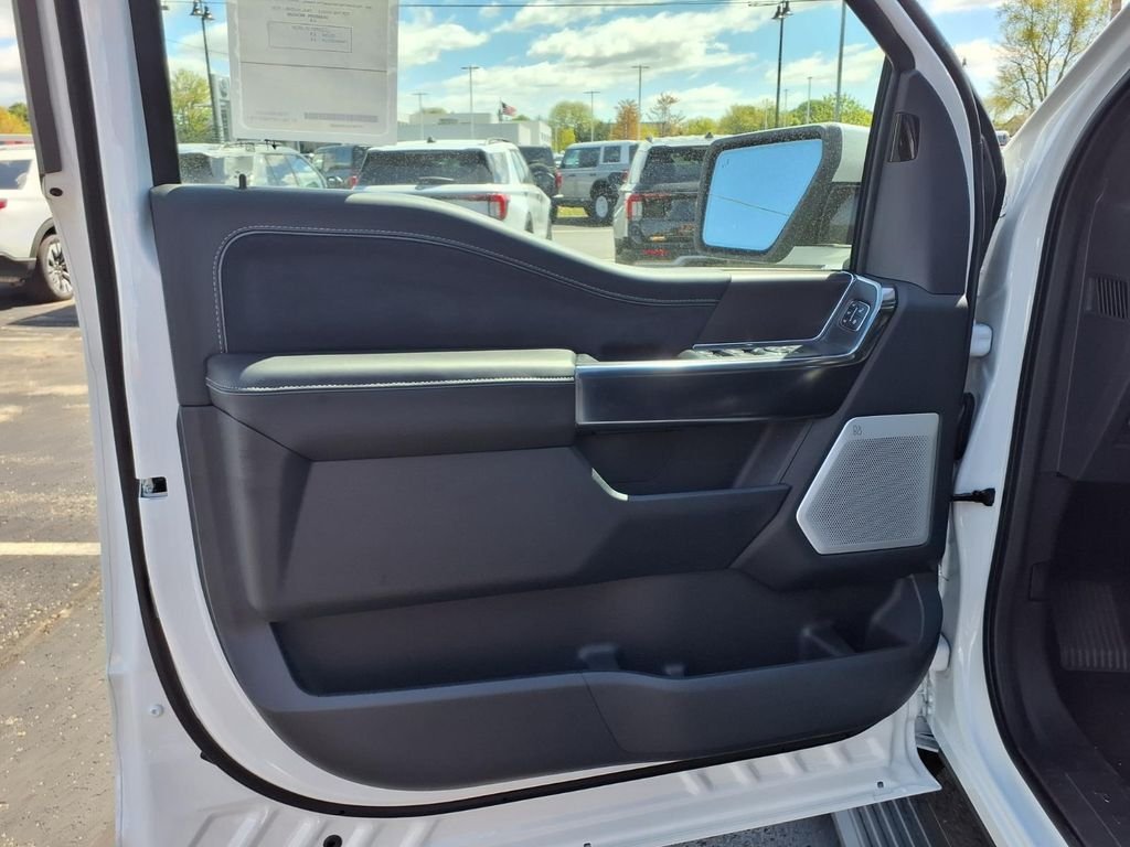 New 2026 Star White Metallic Tri-Coat Ford Platinum® image 9