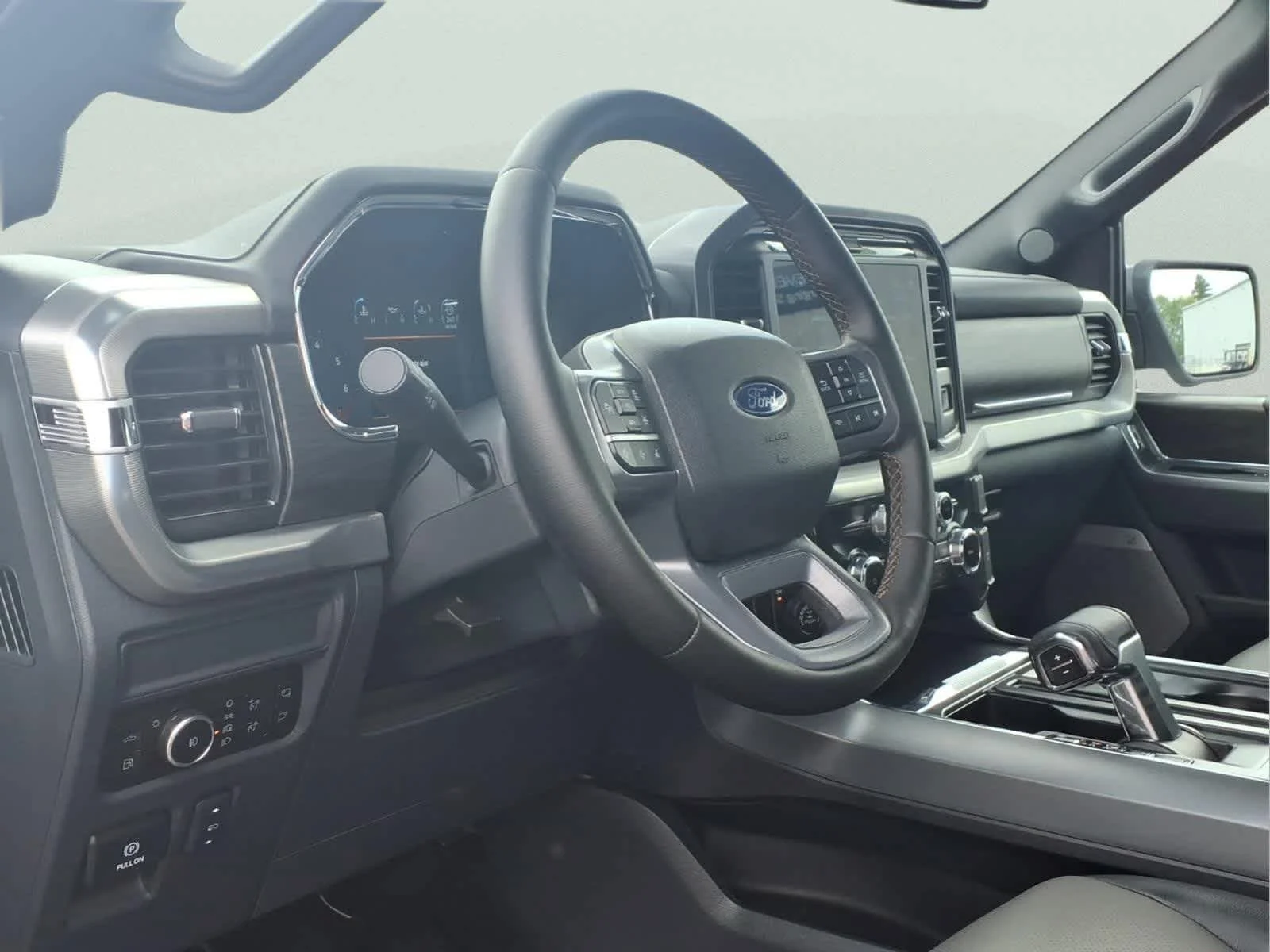 Used 2025 Star White Metallic Tri-Coat Ford LARIAT image 14