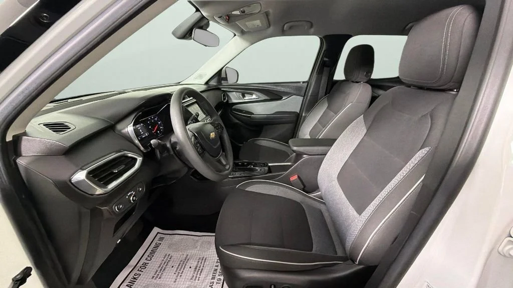 Used 2023 Summit White Chevrolet LT image 17