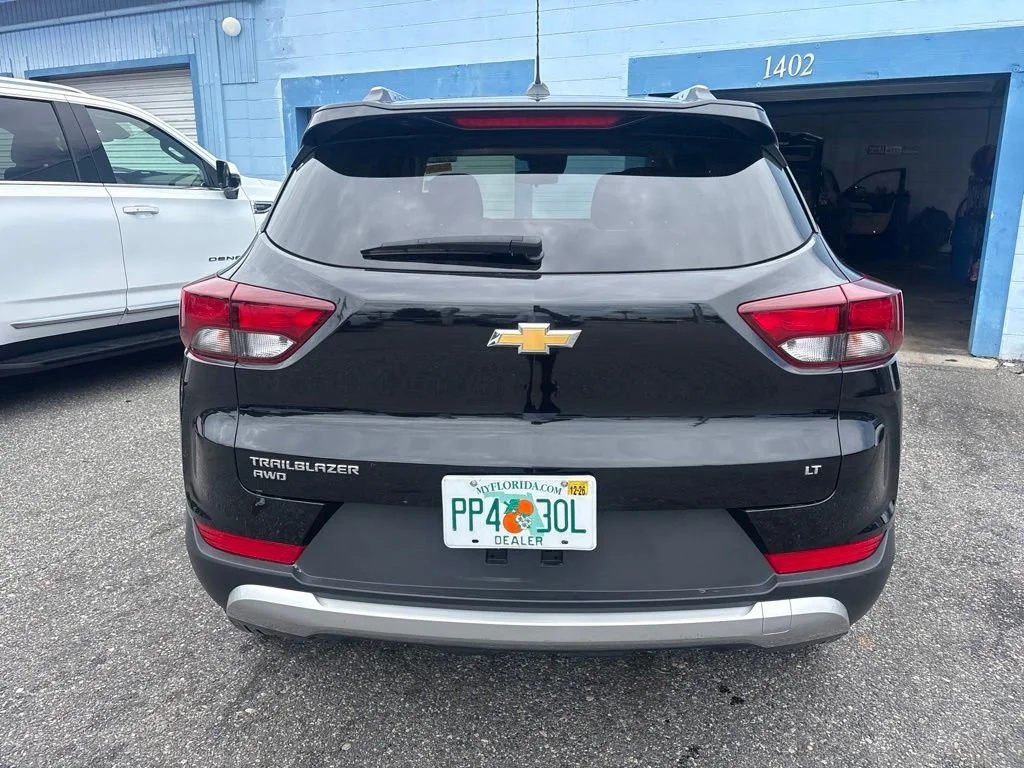 Used 2025 Mosaic Black Metallic Chevrolet LT image 5