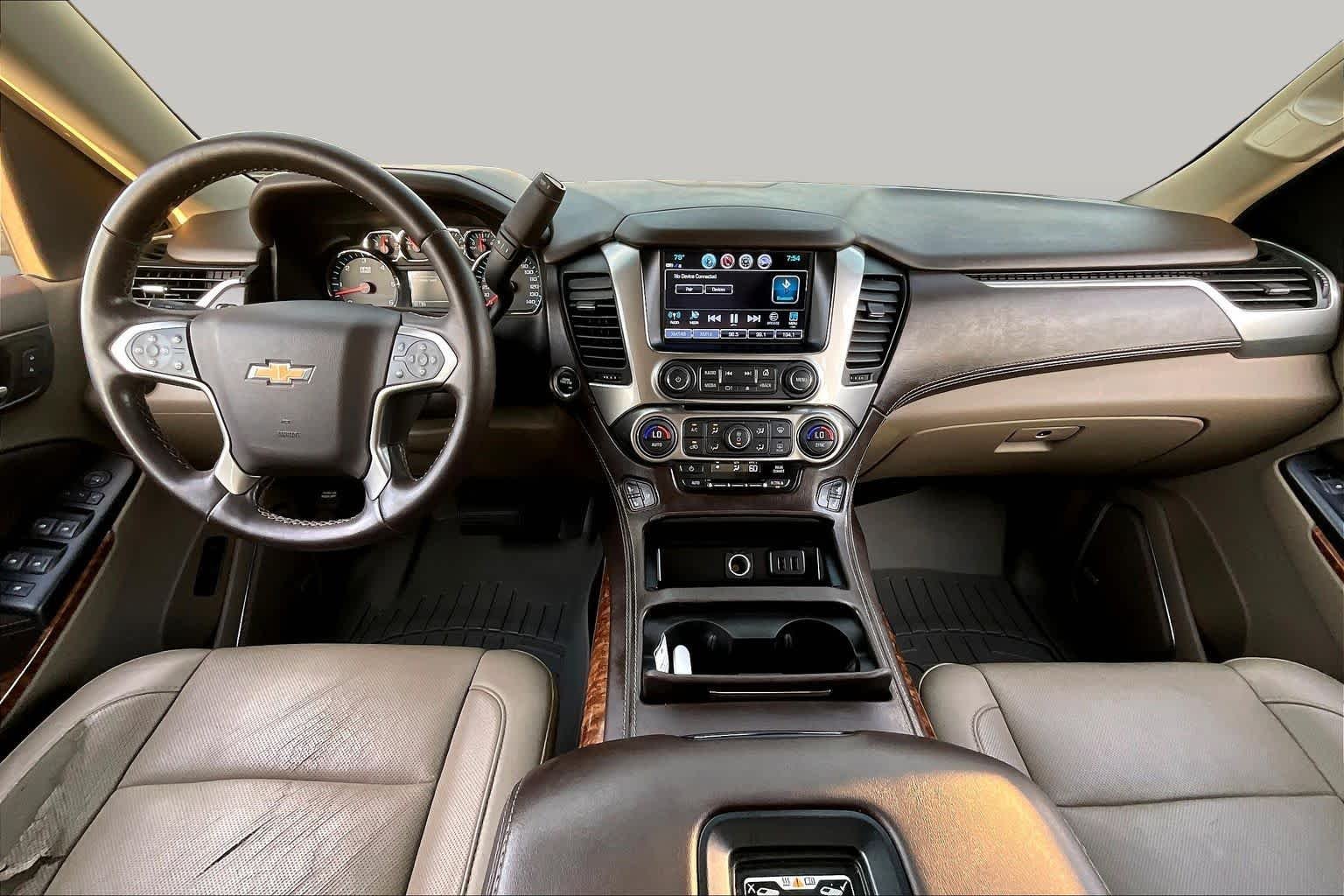 Used 2019 Iridescent Pearl Tricoat Chevrolet Premier image 16