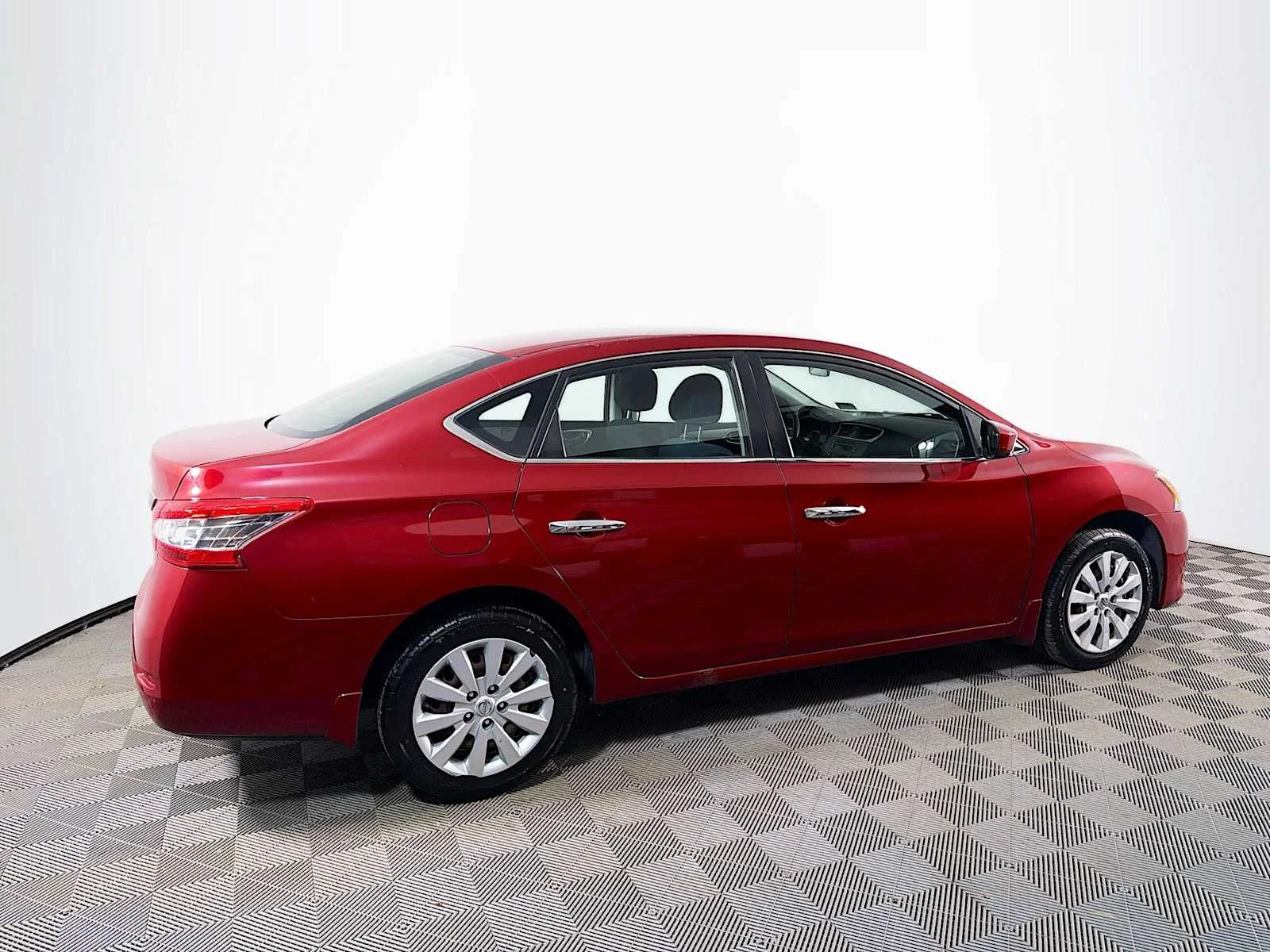 Used 2014 Red Brick Nissan S image 4