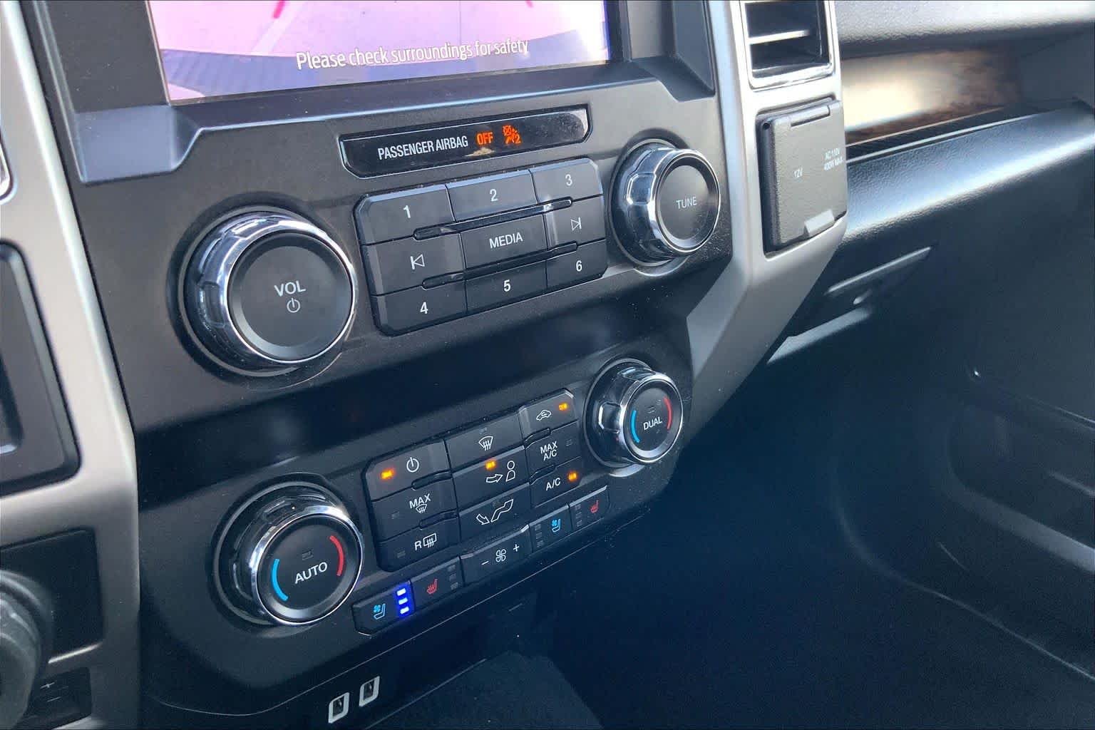 Used 2020 Agate Black Ford LARIAT image 34
