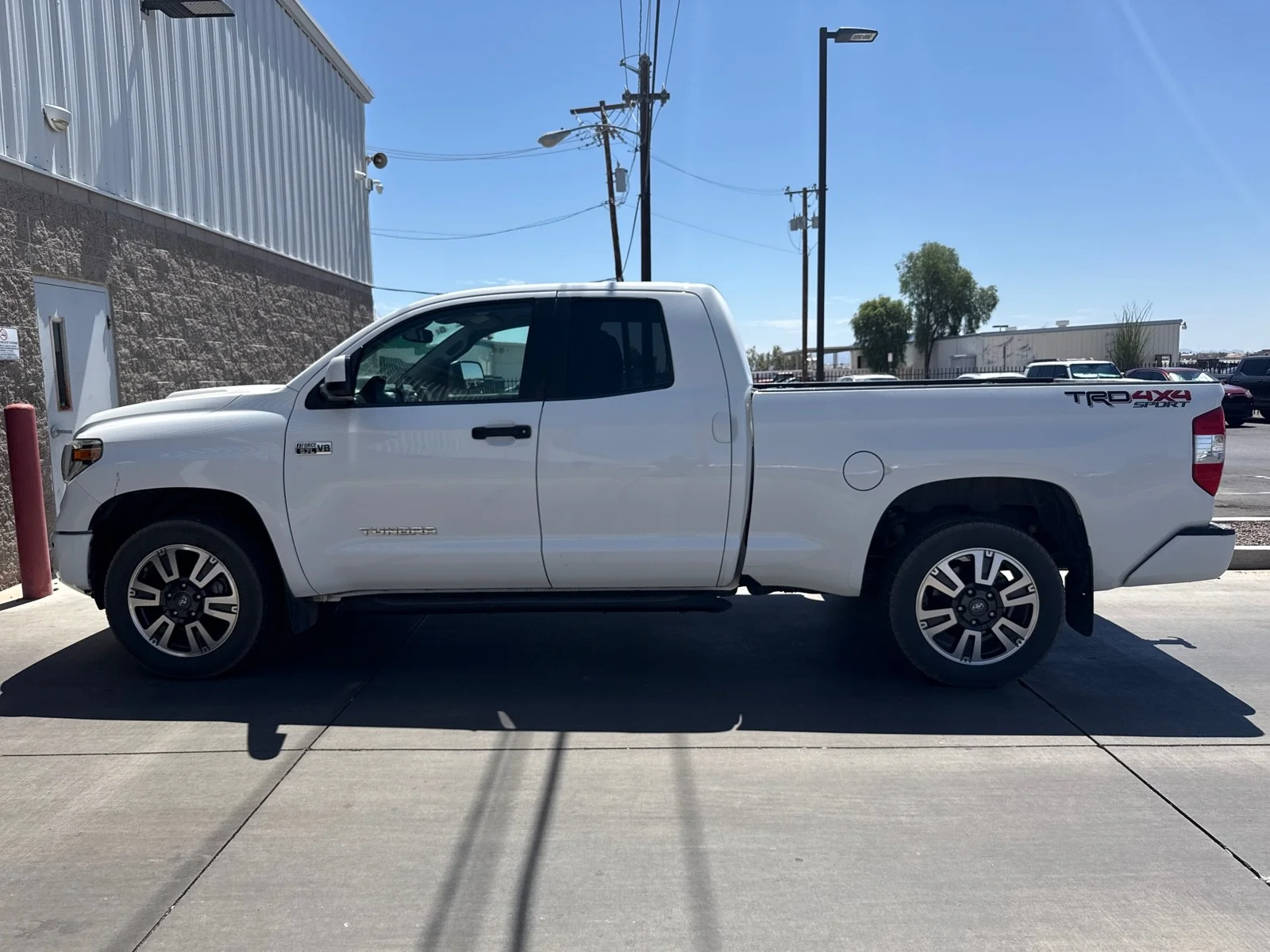 Used 2018 Super White Toyota SR5 image 2